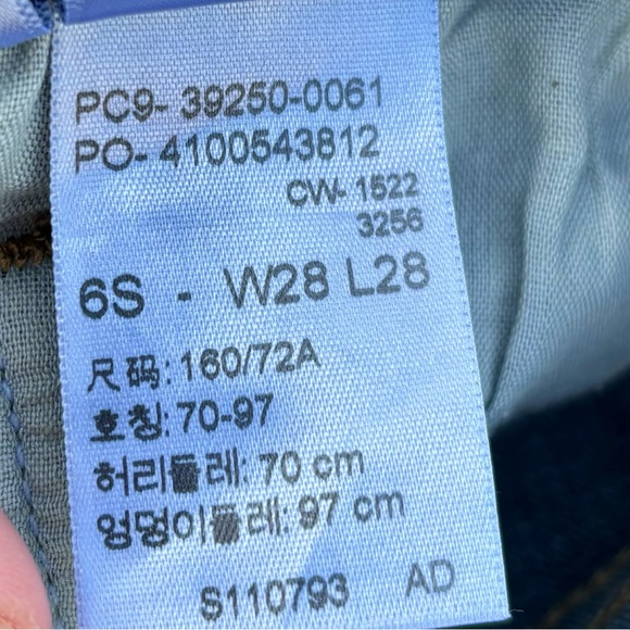 Levi’s Classic Straight Fit Women’s
Jeans | Size 6s W28 L28 - Picture 10 of 11
